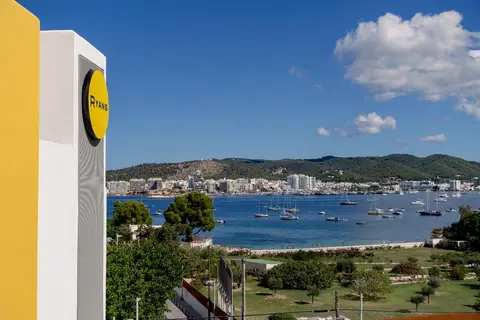 Ryans Lola's in Sant Antoni de Portmany
