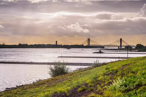 Het land van Maas en Waal foto 2