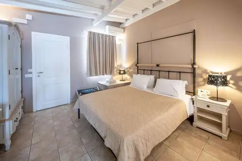 Smy Santorini Suites & Villas in Pýrgos, foto 3