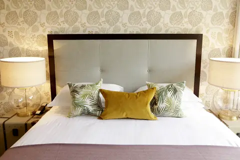 Nira Caledonia in Edinburgh — foto 20