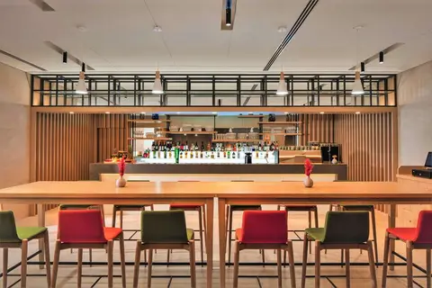 Holiday Inn & Suites Dubai Science Park in هوليداي إن فندق وأجنحة حديقة دبي للعلوم — foto 11