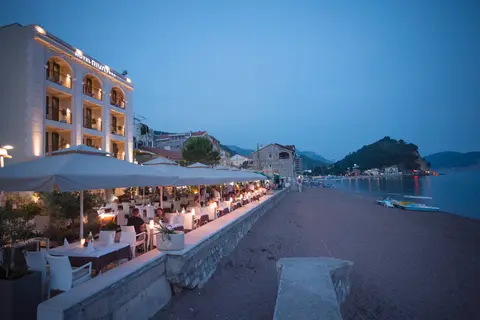 Riva in Petrovac na Moru — foto 2