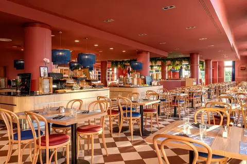 Grand Magic Hotel in Magny-le-Hongre — foto 11