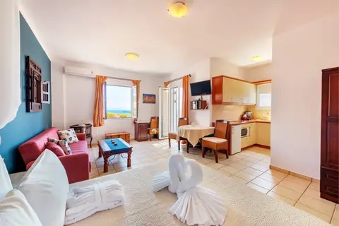 Sunrise Beach Suites in Αζόλιμνος — foto 3