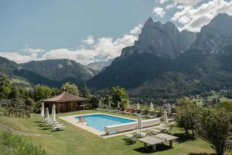Hotel Mirabell Alpine Garden Resort & Spa in Seis