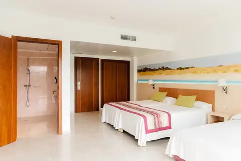 Moon Dreams Coral Beach Hotel in Santa Eulària des Riu — foto 12