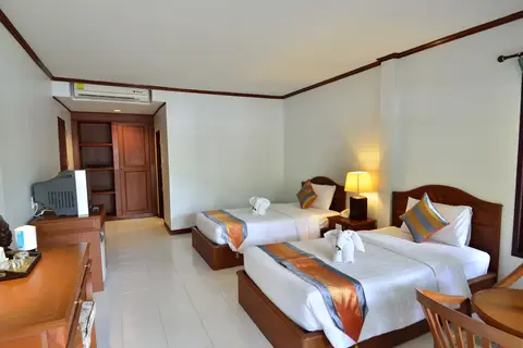 Hotel First Bungalow Beach Resort in บ้านบางรักษ์ — foto 6