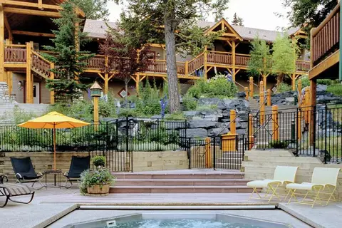 Buffalo Mountain Lodge in Banff