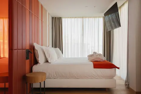 Lumen Hotel & The Lisbon Light Show in Lissabon — foto 17