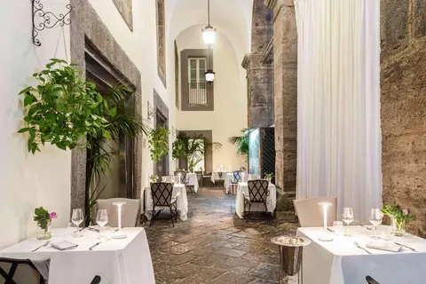 Palazzo Caracciolo Napoli in Napels, foto 9