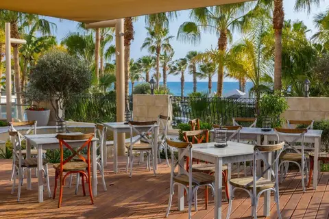 Aquamare Beach & Spa in Paphos — foto 16