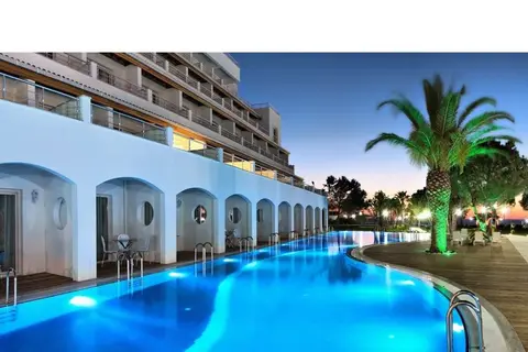 Batihan Beach Resort & Spa in Kuşadası — foto 18