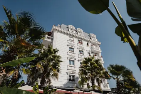 Flower Hotels & Resorts in Golem — foto 12