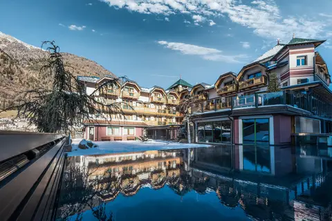 Tevini Dolomites Charming Hotel in Commezzadura — foto 2