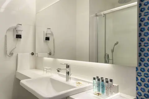 Ramada Hotel & Suites by Wyndham Izmir Kemalpasa in Konak, foto 11