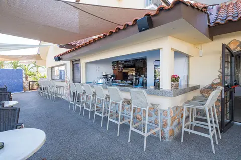 Anais Bay Hotel in Παραλίμνι — foto 8