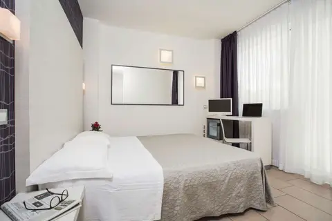 Color Mokambo Shore Design Hotel in Cesenatico — foto 2