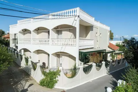 Bella Vista Hotel & Studios in Μπενίτσες — foto 5