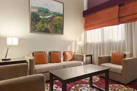 Ramada Hotel & Suites by Wyndham Ajman in عجمان — foto 13