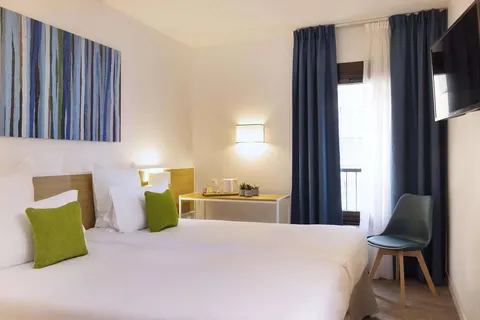 Hotel Paris Louis Blanc Gare du Nord in Paris — foto 8