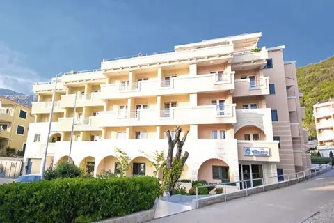 W Grand Hotel in Petrovac na Moru