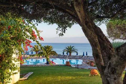 Mareblue Beach in Perithia — foto 5