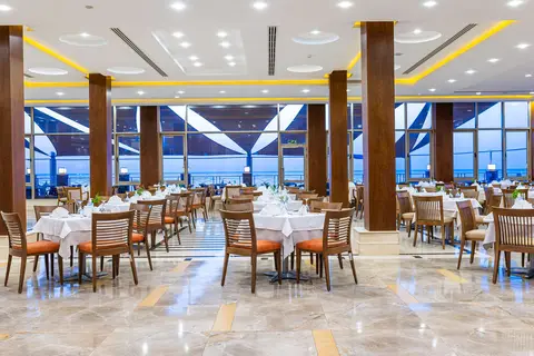 SRNTY Sahl Hasheesh in Arrivals Piazza — foto 5