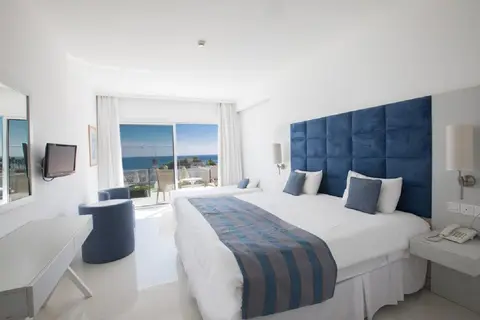 Odessa Beach Hotel in Παραλίμνι — foto 12