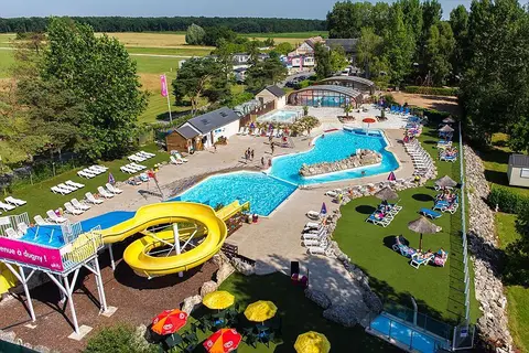 Camping Domaine De Dugny in Veuzain-sur-Loire