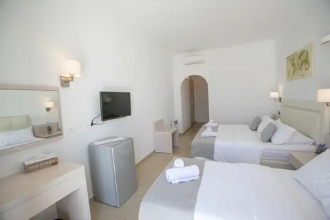 The George Hotel in Πλατύς Γιαλός — foto 22