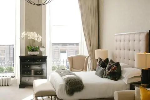 Nira Caledonia in Edinburgh — foto 6