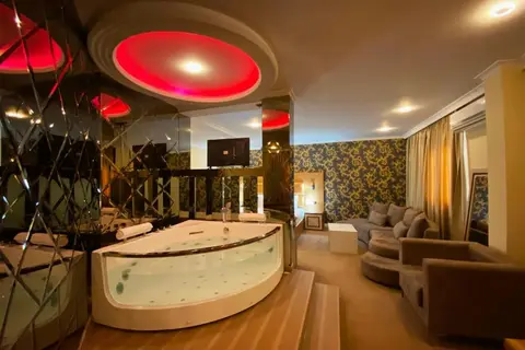 Hotel Deluxe in Tirana — foto 22