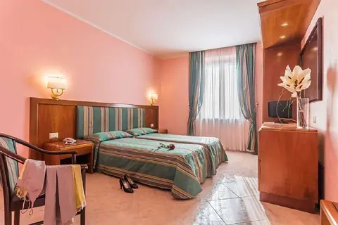 Siracusa in Rome, foto 2