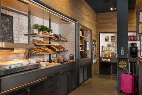 Hotel Moxy London Stratford in Londen — foto 13