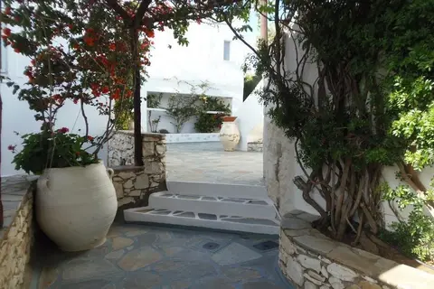 Manos in Νάουσα — foto 9