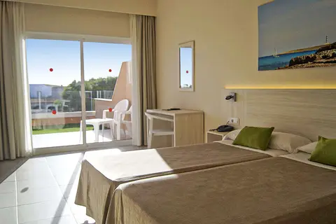 Hotel Xaloc Playa in Punta Prima — foto 2