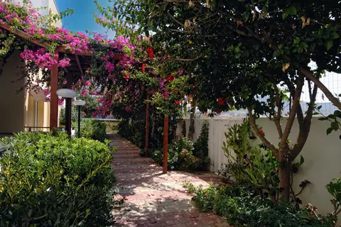 Golden Bay Hotel & Bungalows in Δημοτική Ενότητα Γουβών — foto 5