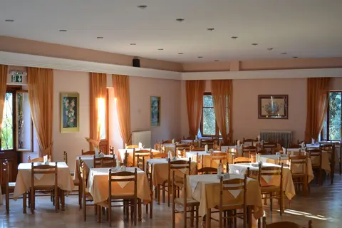 Amfitriti in Μόλυβος — foto 17