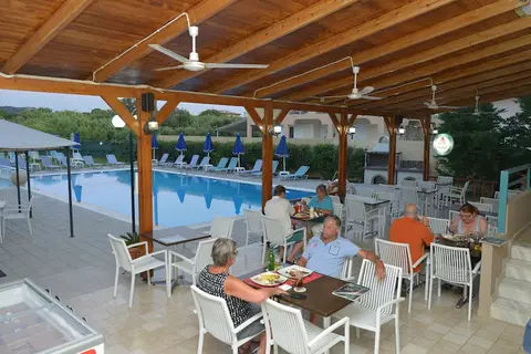 Barbie Hotel & Apartments in Ιαλυσός — foto 19