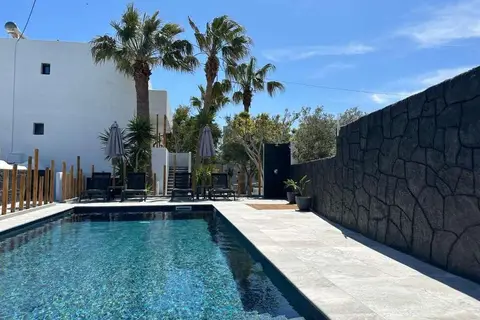 Dragonfly Villas in Kamari