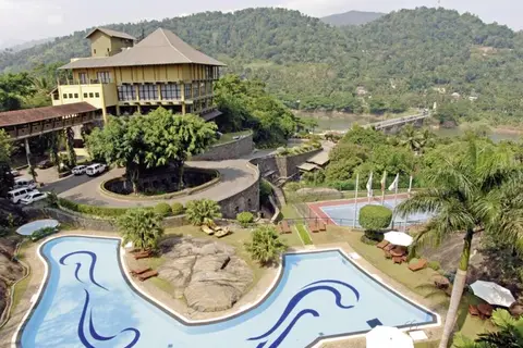Hotel Earl's Regency in Kengalla