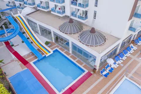 Cenger Beach foto 2