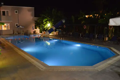 Sunshine Hotel & Apartments in Τιγκάκι — foto 5