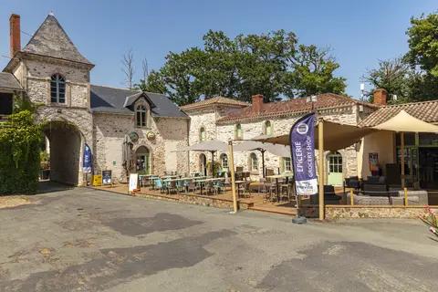 Camping Château La Forêt in Saint-Julien-des-Landes — foto 16
