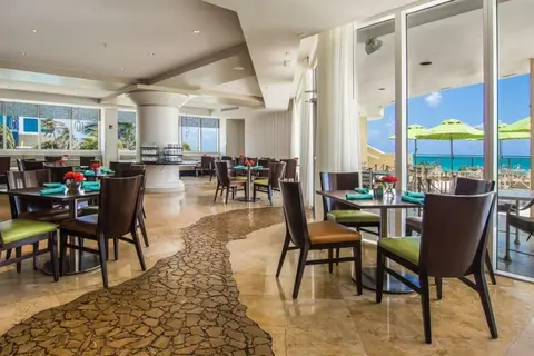 DoubleTree Resort & Spa by Hilton Hotel Ocean Point in North Miami Beach — foto 15