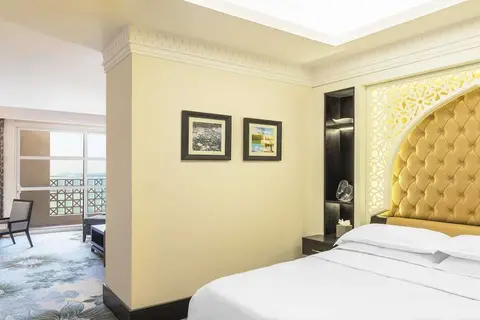 Sheraton Sharjah Beach Resort & Spa in السيف — foto 18