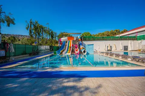 Ramada Hotel & Suites by Wyndham Kusadasi in Kuşadası, foto 13