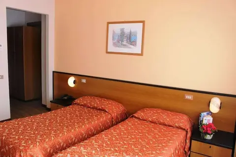 Hotel Aries in Lesa — foto 4
