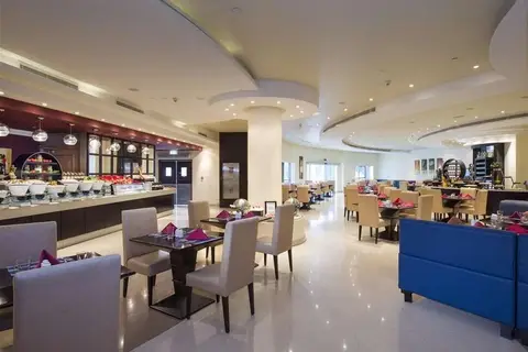 Al Hamra Village Hotel in Nando's — foto 14