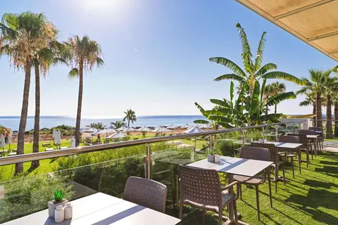 Leonardo Crystal Cove Hotel & Spa by the Sea in Παραλίμνι — foto 6